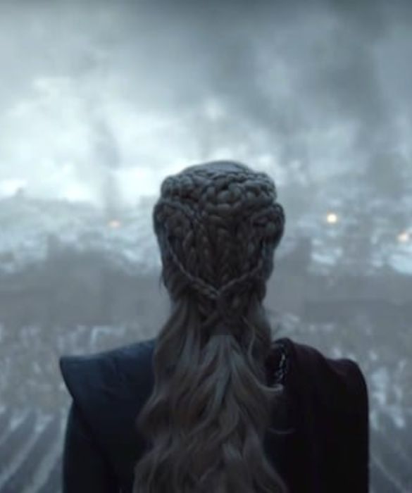 <p>Il finale di Game of Thrones ha lasciato la maggior parte degli spettatori delusi. HBO ha però annunciato ufficialmente sui suoi canali social lo spin-off House of the dragon per il quale la produzione dovrebbe essere già partita e che narrerà le vicende che hanno portato i Targaryen a regnare su Westeros.</p>
