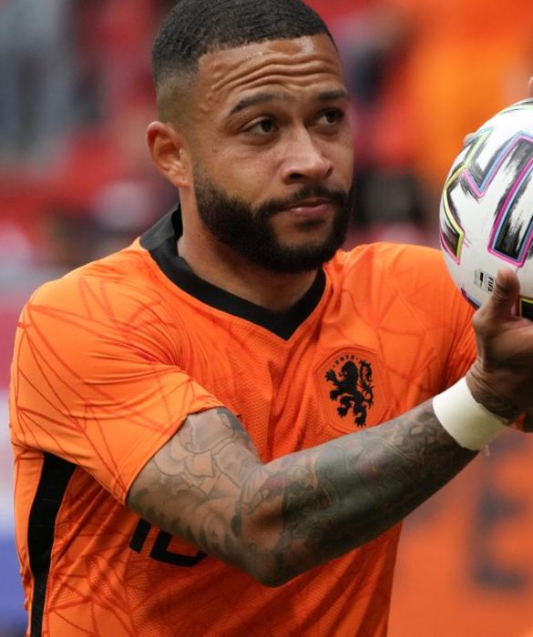 <p>Tamarro ben oltre i limiti della decenza, l’olandese Memphis Depay è anche fisicatissimo. E poi è fashion victim, perfetto per lunghe sessioni di shopping a due.</p>
