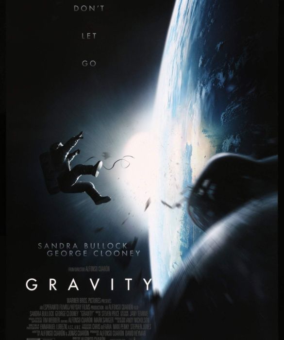 <p>Tra i film sullo spazio più rilevanti degli ultimi anni c’è senza dubbio Gravity: appena due attori, Clooney e Sandra Bullock, Alfonso Cuarón alla regia, dieci nomination agli Oscar e sette statuette portate a casa. Per gli amanti del genere, un must.</p>
