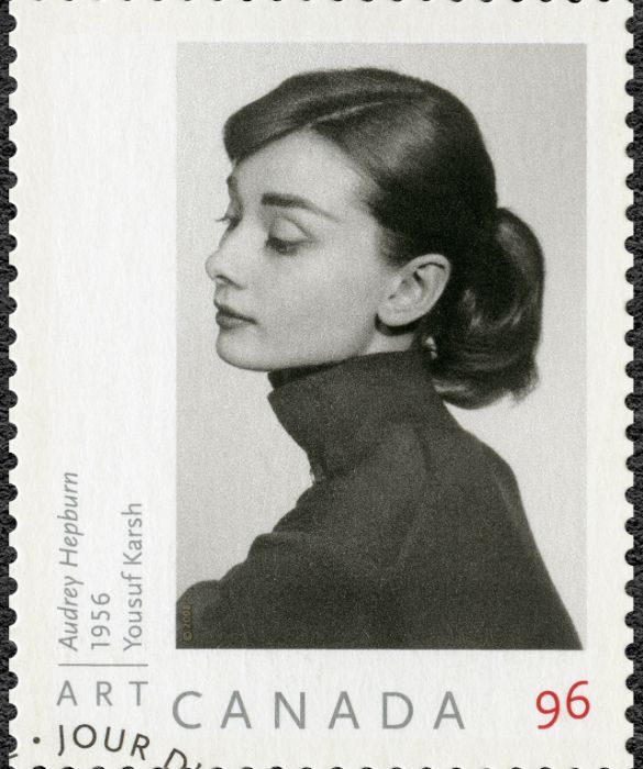 <p>Amata in tutto il mondo: nel 2008, in <strong>Canada</strong> viene addirittura dedicato un <strong>francobollo</strong> ad Audrey Hepburn.</p>

