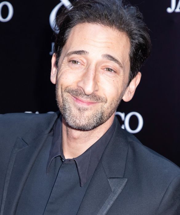 <p>Adrien Brody non ha solo un grande talento recitativo (come dimostra l’Oscar per <em>Il pianista</em>), ma anche un naso dalle misure importanti. Eppure è sempre presente nelle classifiche dei divi più sexy di Hollywood.</p>
