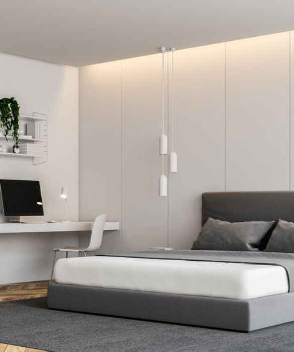 <p>Ci sono casi in cui, più che una camera da letto con angolo studio si preferisce realizzatore una "camera da letto con studio". Allora, invece di creare divisioni e spazi che sembrano separati, la zona destinata al pc e al lavoro può essere integrata a quella notte, diventandone una parte fondamentale e bella da vedere. Basta che la grande scrivania richiami lo stile e il design del letto e del resto della stanza per creare un unicum.</p>