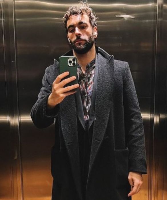 <p>Marco Mengoni, che ha già vinto il Festival di Sanremo, figura tra i grossi calibri della quarta edizione targata Amadeus. E se quello dell’Ariston fosse un concorso di bellezza potrebbe decisamente dire la sua.</p>
