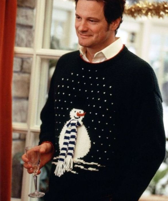 <p>Colin Firth ha sempre il suo perché, persino in un <strong>maglione natalizio</strong> con un pupazzo di neve. Questo è un look da copiare se del Natale amate il lato più giocoso e divertente. L'idea in più? Non limitarsi a indossare un maglione a tema con le festività, ma creare un contest con amici e parenti per decretare il <strong>Christmas jumper</strong> più buffo.</p>
