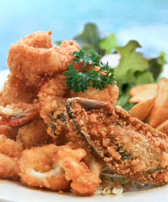 <p>Se è vero che <strong>fritto</strong> è bono tutto, col <strong>pesce</strong> invece non ci piace scherzare, perché se il pesce non è buono la papera non galleggia. Non era questo il proverbio forse, scusate i proverbi non me li riesco mai a imparare.</p>
<p>by <a href=