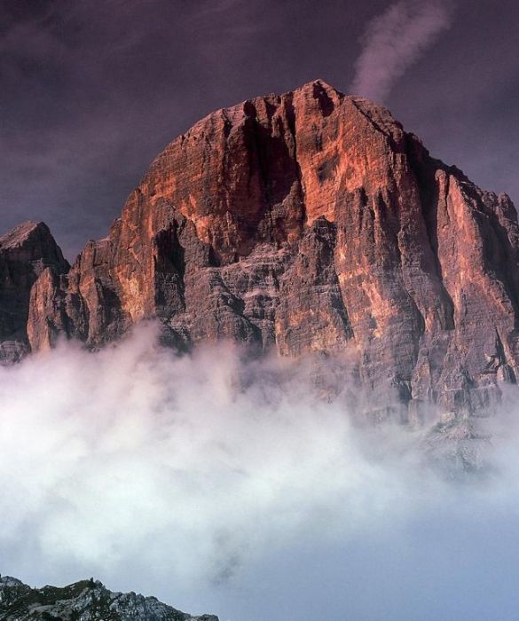 Una festa degli innamorati riscaldata dal calore del camino acceso e della cioccolata calda si può passare a Cortina, la 'montagna' più romantica di tutte!