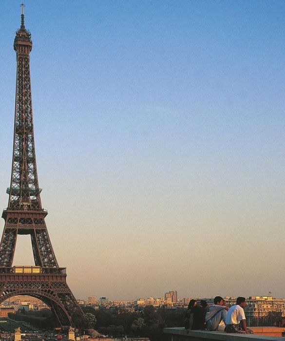 La città più romantica per eccellenza è Parigi: passeggiare lungo la Senna, visitare la splendida capitale francese e mangiare nei tipici bistrot è un'ottima idea per festeggiare San Valentino in maniera indimenticabile.