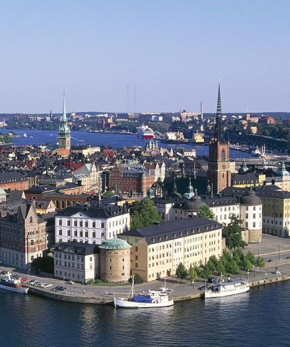 Con i suoi ponti e la città vecchia, tutta da percorrere a piedi mano nella mano con il vostro innamorato, Stoccolma è una meta molto romantica.