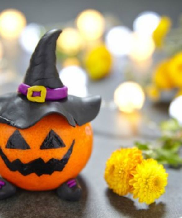 Ad Halloween un altro alimento dal colore arancione che può essere utilizzato come decorazione è il mandarino: semplice da decorare anche insieme ai propri bimbi, che sicuramente si divertiranno a creare i cappelli da strega più divertenti e spaventosi di sempre!