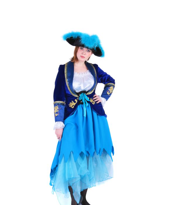 Una versione elegante e iper femminile della donna pirata