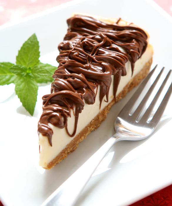 E' una delle ricette più classiche: la cheesecake ricoperta di cioccolato fuso è una vera e proprio toccasana in caso di tristezza!