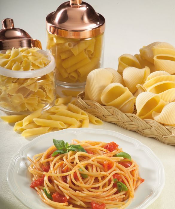 Un primo semplice e veloce da cucinare: pasta secca al pomodoro