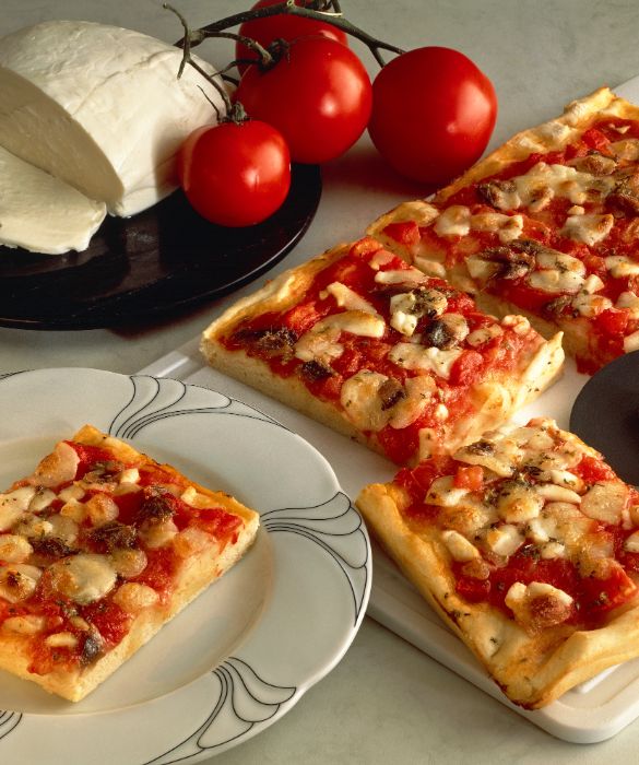 Il trancio di pizza è quanto di più gustoso si possa consumare in viaggio! Non trovate?