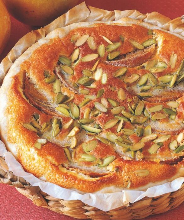 Se invece preferisci realizzare un dolce con la frutta novembrina, devi assolutamente provare la sfogliata di cachi e pistacchi, ideale come torta per una ricca colazione o come dolce di accompagnamento al tè delle 5.