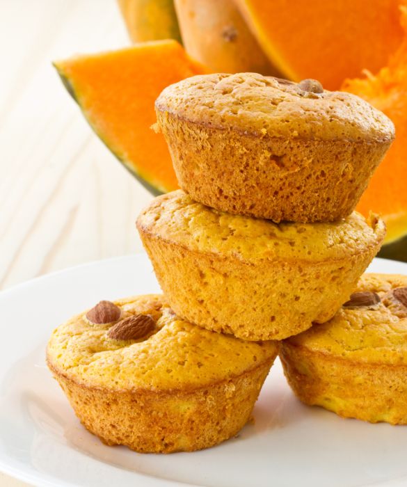 I muffin salati possono accompagnare molti piatti al posto del pane: prova a farne una variante alla zucca e darai più colore alla tua tavola!