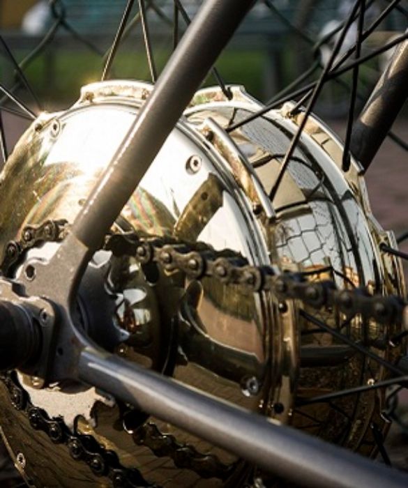 Il motore ibrido di Bike+ Zehus - la prima e-bike ibrida made in Italy - si «ricarica» sfruttando l’energia generata dalle nostre gambe, che si attiva in salita restituendoci la forza «in eccesso» accumulata in discesa.
Credit © www.zehus.it