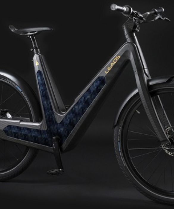 E’ italiana ed è la prima bicicletta elettrica al mondo con i pannelli solari integrati nel telaio. Si chiama Leaos Solar Bike e il prezzo (per ora) è un tantino impegnativo: supera i 7000 euro.
Credit © Leaos.com 