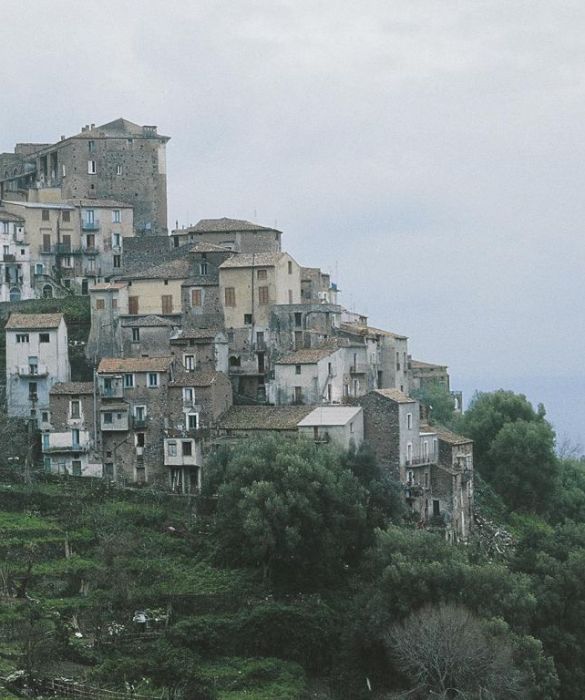 I paesi premiati in Campania terminano con Pisciotta, un borgo del basso Cilento tra la foce del fiume Alento e il capo Palinuro, anch'esso compreso nel Parco Nazionale del Cilento e Vallo di Diano.