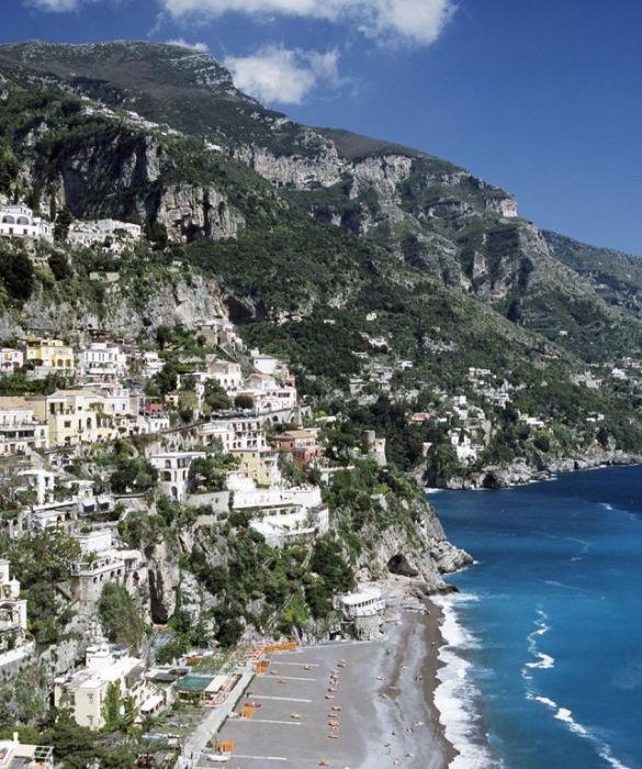 Anche Positano ha ricevuto l'ambito riconoscimento. Il luogo non ha bisogno di presentazioni: è un notissimo e splendido centro della Costiera Amalfitana, situato sulle pendici dei monti Comune e Sant'Angelo a Tre Pizzi.