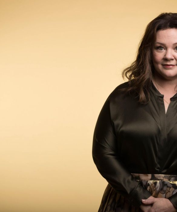 Abbiamo imparato ad amarla nei panni della capo cuoca e co-proprietaria del Dragonfly Inn, Sookie, in Una mamma per amica, ma Melissa McCarthy è un’attrice molto apprezzata anche sul grande schermo, nonché una delle più pagate al mondo. Forbes, per il 2020, l’ha piazzata al quarto posto con un guadagno di 25 milioni di dollari. Ha ricevuto una nomination agli Oscar nel 2019 -la sua seconda dopo Le amiche della sposa- come miglior attrice protagonista per Copia Originale e pare che sarà Ursula nel prossimo live-action della Disney, la Sirenetta. 