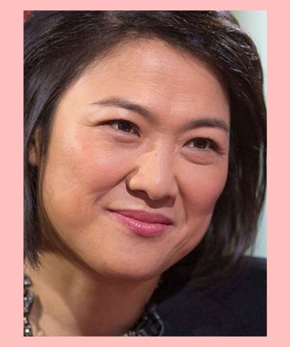 In sesta posizione troviamo Yang Huiyan, figlia di Yeung Kwok Keung, fondatore del gigante cinese del real estate Country Garden Group. Ha 38 anni, e nel 2007, poco prima della quotazione della società sul listino di Hong Kong, ha ereditato il pacchetto azionario del padre, diventando così la donna più ricca in Asia, con un patrimonio netto di 20,3 miliardi di dollari. Dopo aver studiato nelle più prestigiose università degli Stati Uniti ed essersi laureata alla Ohio University, è tornata in patria. Partendo da un’azienda solida e apprezzata, Yang ha saputo gestirla con abilità, portando ad un’impennata del valore delle sue azioni. In risposta alla pandemia da coronavirus, con la sua società ha istituito stazioni robotiche automatizzate per servire cibo a Wuhan (dove ha avuto origine il virus) per sfamare gli operatori sanitari cinesi.