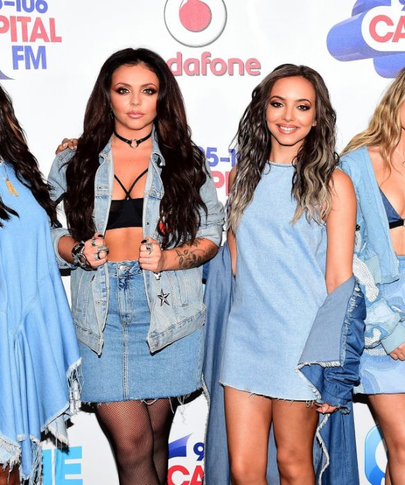 All’inizio si chiamavano Rhytmix, ma quando si sono accorte che il nome era già preso da un’attività di beneficienza di Brighton, lo hanno cambiato in Little Mix. La girl band è nata ad X Factor, dove sono state il primo gruppo nella storia del programma UK a vincere la competizione. Tre Global Awards, oltre 45 milioni di dischi venduti: le Little Mix sono una delle poche girl band europee che ce l’ha fatta dopo il successo leggendario delle Spice Girls.