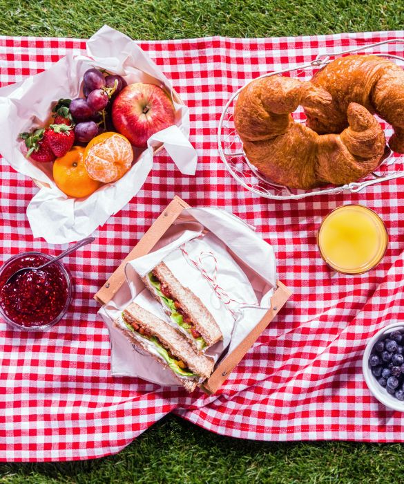 Che pic nic sarebbe senza una bellissima tovaglia a quadretti bianchi e rossi?