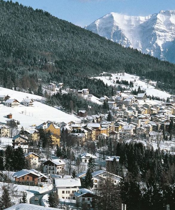 Nel comprensorio sciistico di Folgaria, in provincia di Trento, non vi attendono solo 74 km di piste ma anche la possibilità di visitare i forti della Prima Guerra Mondiale che si trovano nei vicini paesi di Lavarone e Fiorentini.