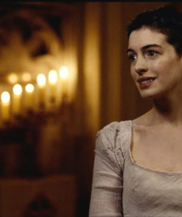 Hummus e ravanelli: questa la dieta di Anne Hathaway che per interpretare il personaggio di Fantine ne “I Miserabili” ha dovuto perdere ben 11 Kg in sole tre settimane, mentre i suoi capelli venivano tagliati a zero. L’attrice ha però dichiarato che avrebbe fatto di tutto per interpretare quel ruolo al quale era sentimentalmente legata.