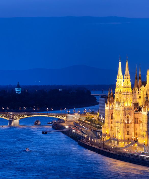 Si affaccia sul Danubio ed è bellissima: Budapest ha una vitalità inedita capace di lasciare a bocca aperta chi si trova a visitarla. Ideale per un weekend romantico con la propria metà!