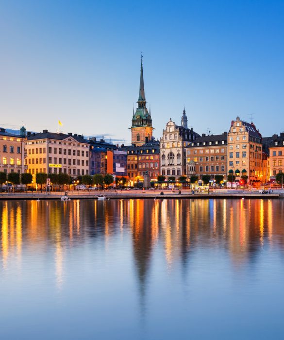Stoccolma è armonia che ti pervade. Capitale della Svezia, questa città è capace di far vivere la civiltà al fianco della natura più bella e maestosa. Stoccolma, tutto il fascino dei paesi nordici.