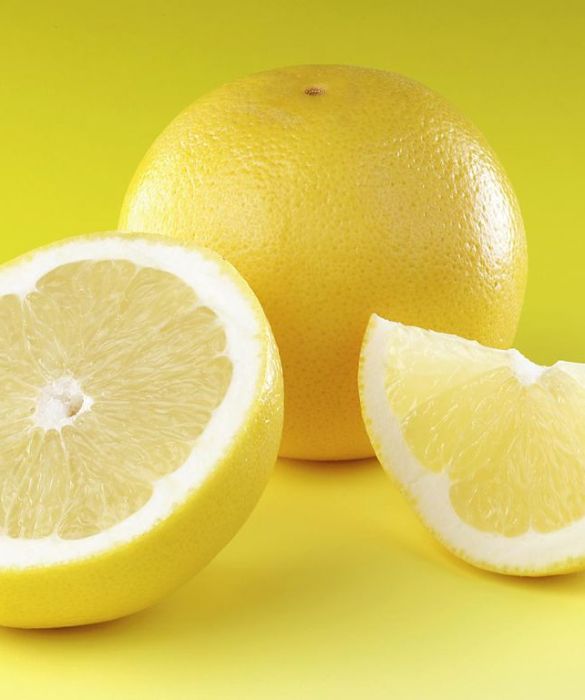 Per finire il limone, un altro alimento altamente utile nell'espulsione dei liquidi in eccesso, per avere una pancia super piatta!