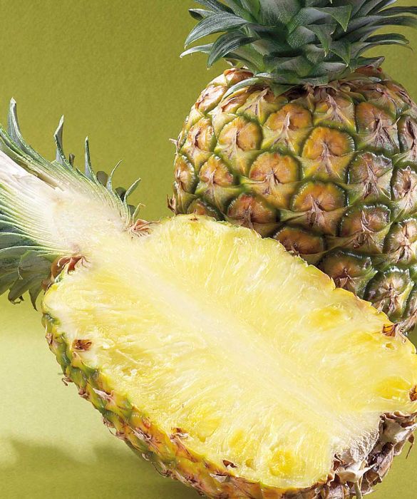 Ma anche la frutta gioca la sua parte: secondo uno studio australiano pubblicato sull'European journal of clinical nutrition, consumare almeno due porzioni giornaliere di frutta fresca aiuta a mantenere il buonumore. E in più ananas e banane