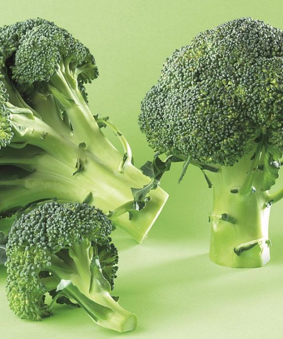 I broccoli e i cavoli, solitamente molto utili nella dieta, sono da evitare in quei giorni poichè potrebbero aumentare la sensazione di gonfiore alla pancia.