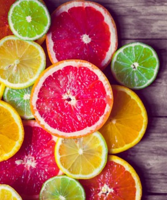 Per un regolare svolgimento dei flussi metabolici arance, mandarini, pompelmi sono i nostri migliori alleati. Grazie al loro ricco contenuto di vitamina C tengono a bada i picchi insulinici consentendoci quindi di smaltire in modo più efficace i grassi accumulati.