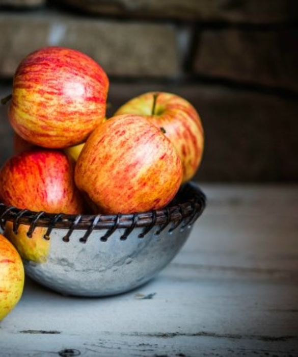 In base ad uno studio condotto a Rio de Janeiro su un gruppo di donne, coloro che nella propria dieta hanno introdotto il consumo abituale di mele e pere hanno ottenuto una maggiore perdita di peso, perciò anche questi due frutti sono da includere nel vademecum alimentare per accelerare il metabolismo.