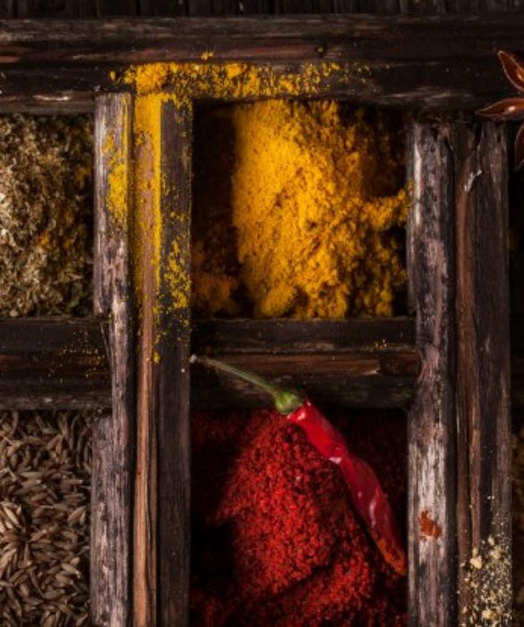 Zenzero, pepe nero, cannella e tutte le spezie dal sapore più pungente sono in grado di aiutarci a bruciare molte più calorie di quello che pensiamo. Perciò è giunto il momento di iniziare ad aggiungere alla nostra alimentazione anche le spezie. Otterremo solo benefici!
Zenzero, pepe nero, cannella e tutte le spezie dal sapore più pungente sono in grado di aiutarci a bruciare molte più calorie di quello che pensiamo. Perciò è giunto il momento di iniziare ad aggiungere alla nostra alimentazione anche le spezie. Otterremo solo benefici!