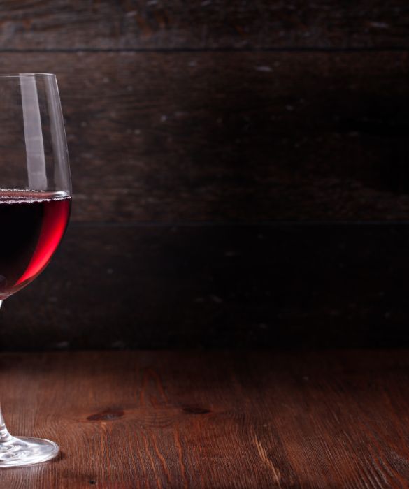 Non rinunciate ad un buon bicchiere di vino dopo una giornata dedicata agli impegni: studi confermano che le bevitrici moderate restano più in forma e magre rispetto alle amiche alcool-free. 