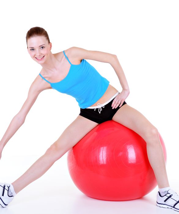 L’allenamento con la Fitball permette di allungare e tonificare i muscoli, migliorare l’elasticità articolare, l’equilibrio e la postura senza sforzi eccessivi e traumi muscolari. Per questo si utilizza molto la fitball anche nello stretching.