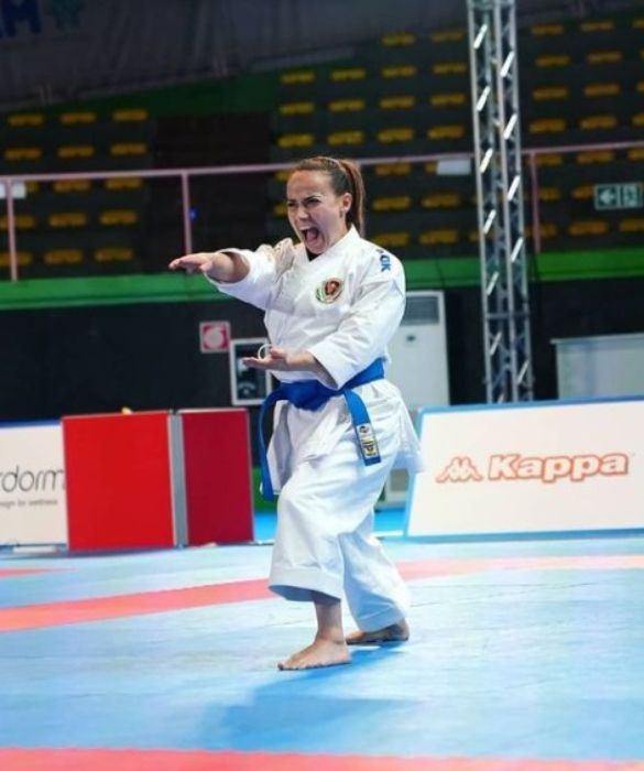<p>Il suo sport, il <strong>karate</strong>, esordisce a Tokyo 2020 e non è stato confermato per Parigi 2024: complice l’età (va per i 34 anni) ora o mai più per<strong> Viviana Bottaro</strong>, vicecampionessa mondiale a squadre nella specialità <strong>kata </strong>ne 2012 e campionessa europea individuale nel 2014.</p>
