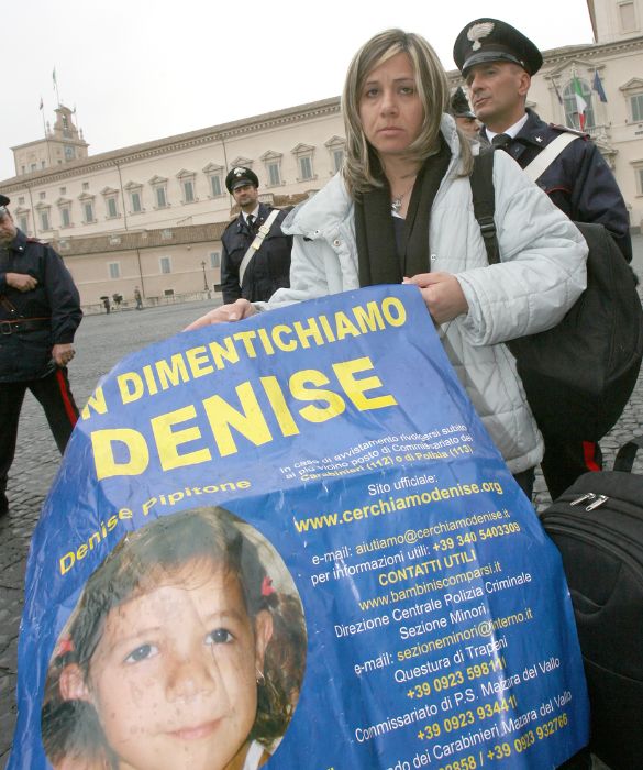 <p>Il 1° settembre 2004 Denise Pipitone scompariva nel nulla lasciando dietro di sé una scia di mistero velata di dolore, omertà e mancanze. Piera Maggio restava privata del suo bene più grande: perdeva la figlioletta, faceva i conti con la verità pubblica sulla sua nascita e, al contempo, si trasformava senza soluzione di continuità in una leonessa. </p>
<p>Dal 2004 ad oggi questa mamma non ha mai smesso di cercare sua figlia, ha bussato alle porte chiuse, urlato dove il silenzio voleva mettere a tacere ogni cosa ed è stata lei stessa a rappresentare ovunque la presenza in vita di Denise.<br />
Piera è una mamma coraggio che negli ultimi 17 anni ha combattuto per tutti i bambini sottratti all’abbraccio delle loro famiglie, lo ha fatto raccontando il rapimento come un delitto contro la costruzione della identità del fanciullo. Ogni bambino rapito è un individuo violato nel rapporto con le sue radici e deprivato del futuro che l’amore familiare stava costruendo intorno a lui.<br />
<strong>Piera Maggio è una mamma a cui ispirarsi</strong>: è modello di speranza e dignitosa resilienza.</p>