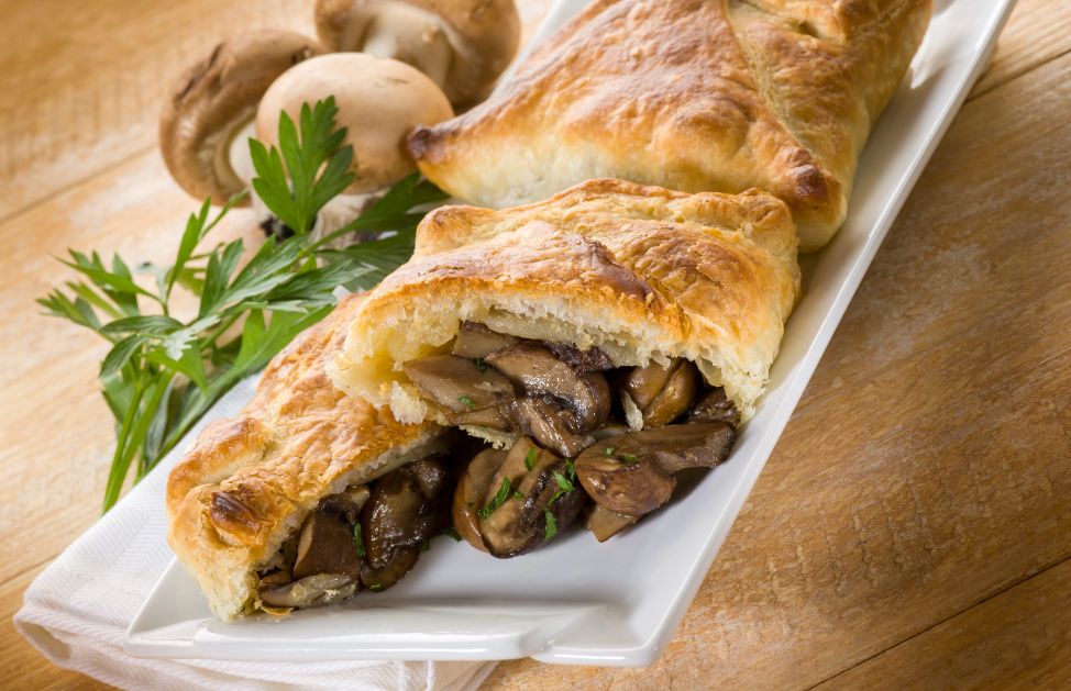 Strudel di funghi la ricetta di un antipasto autunnale DeAbyDay