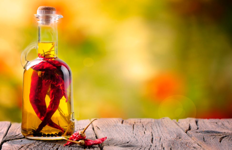 Come Fare L Olio Piccante Al Peperoncino Deabyday