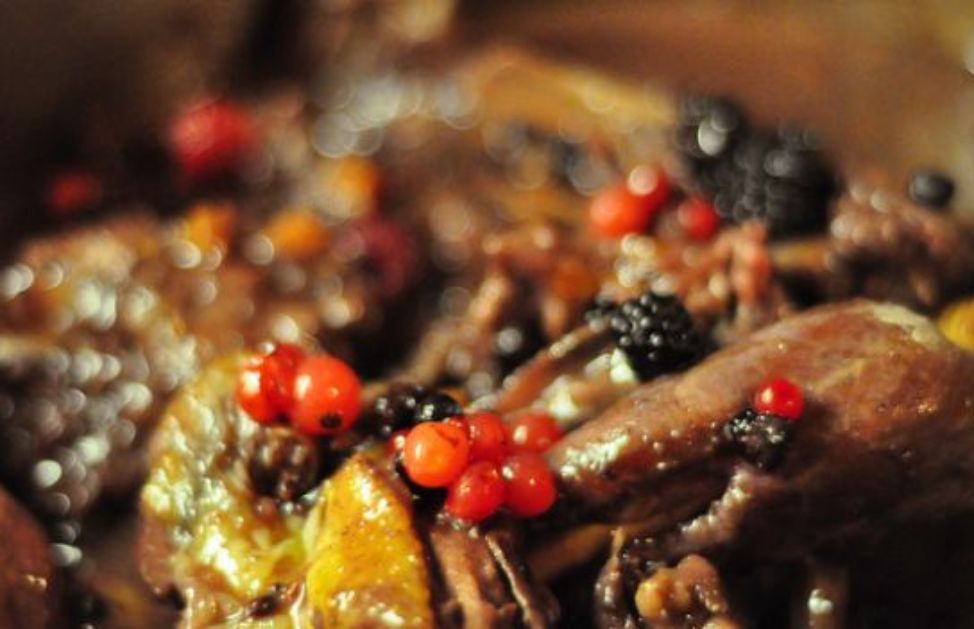 Come cucinare la faraona ai pistacchi | DeAbyDay