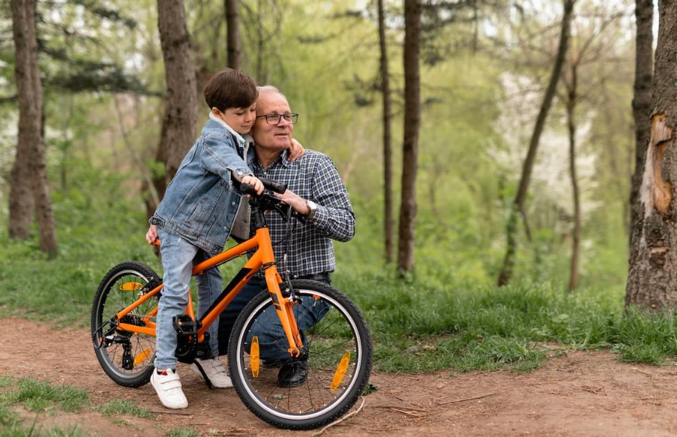 come insegnare a un bambino a andare in bicicletta