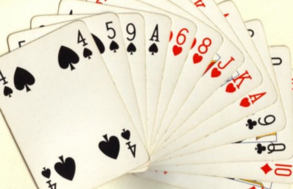 Come Si Gioca A Camicia Gioco Di Carte Deabyday