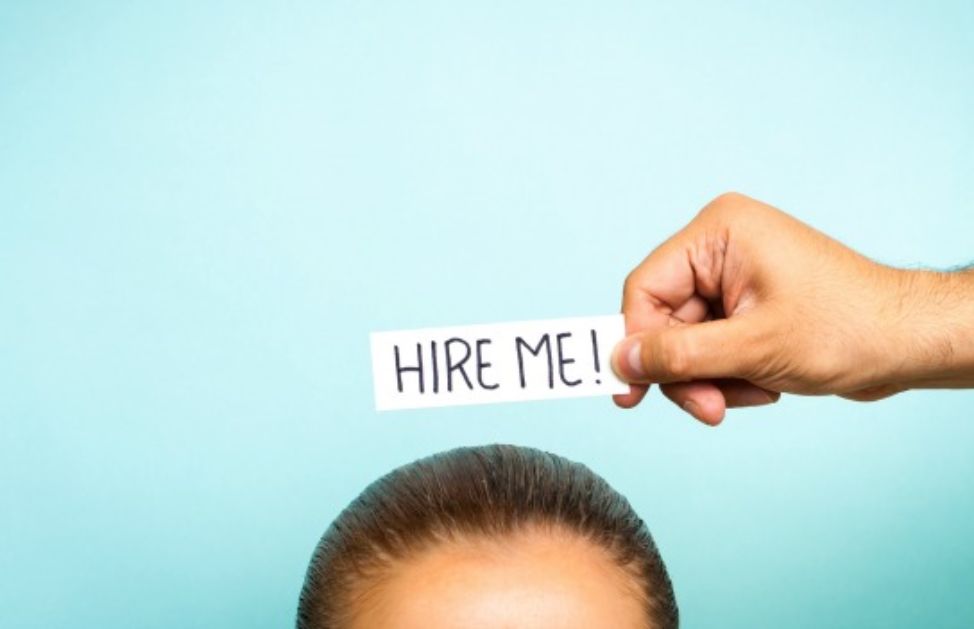 Come rispondere alle 3 domande più temute ai colloqui | DeAbyDay