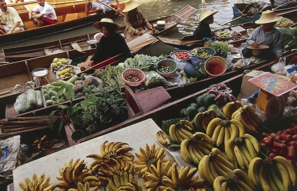 Ecco 10 luoghi top per i vegetariani. Il sud est asiatico offre una vasta gamma di cibi a base di verdure in grado di mettere d'accordo tutti e soddisfare ogni palato. Chiang Mai è una delle mete più in voga, insieme a Phuket con il suo festival vegetariano.