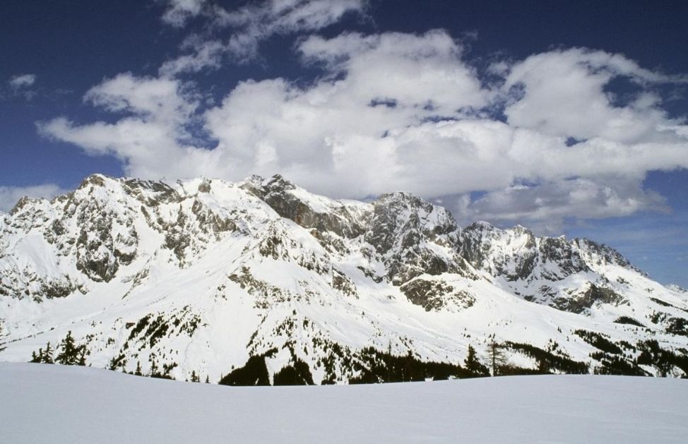 Altra meta per gli amanti dei mercatini natalizi (e non solo!) è Bolzano, la città trentina che si estende in un'ampia e soleggiata piana alluvionale, in corrispondenza dello sbocco del fiume Talvera nell'Isarco, poco a monte della confluenza dell'Isarco nell'Adige.