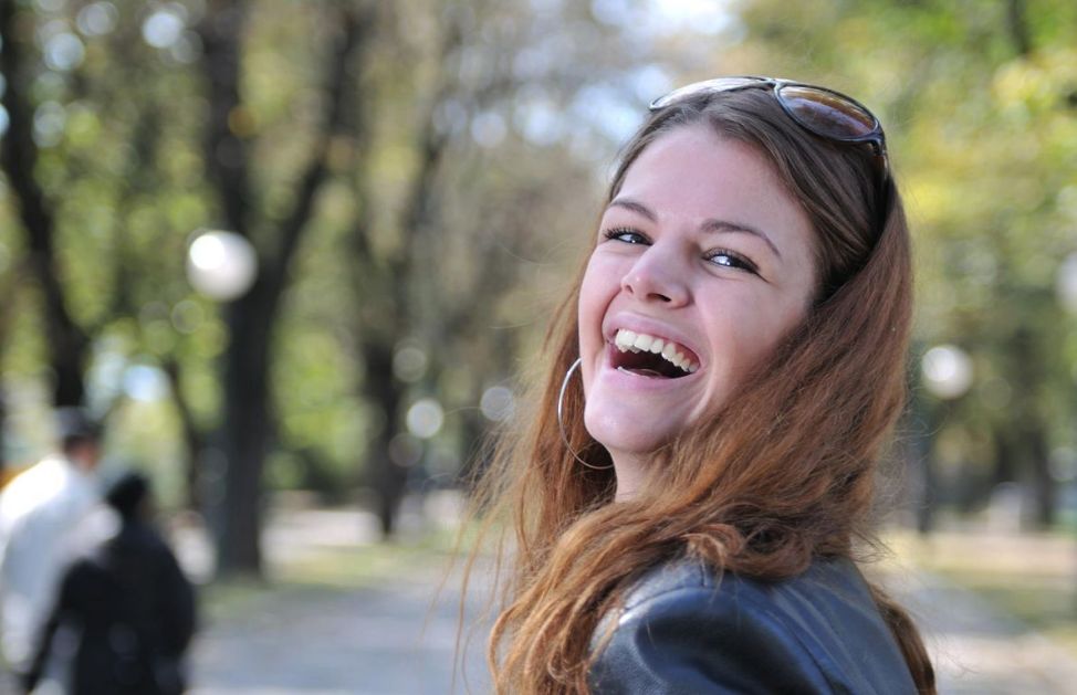 Il cacao favorisce la secrezione di serotonina, che produce una sensazione di benessere e appagamento. Non per niente il ciccolato è anche chiamato 'il cibo degli dei'.